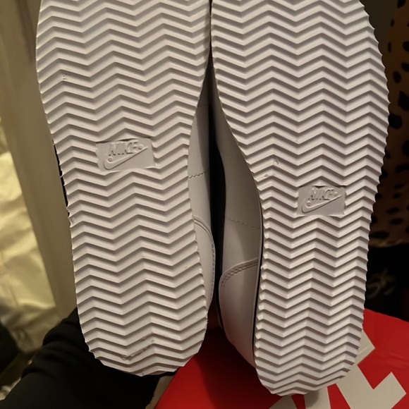 Brand new Nikes - Picture 3 of 4